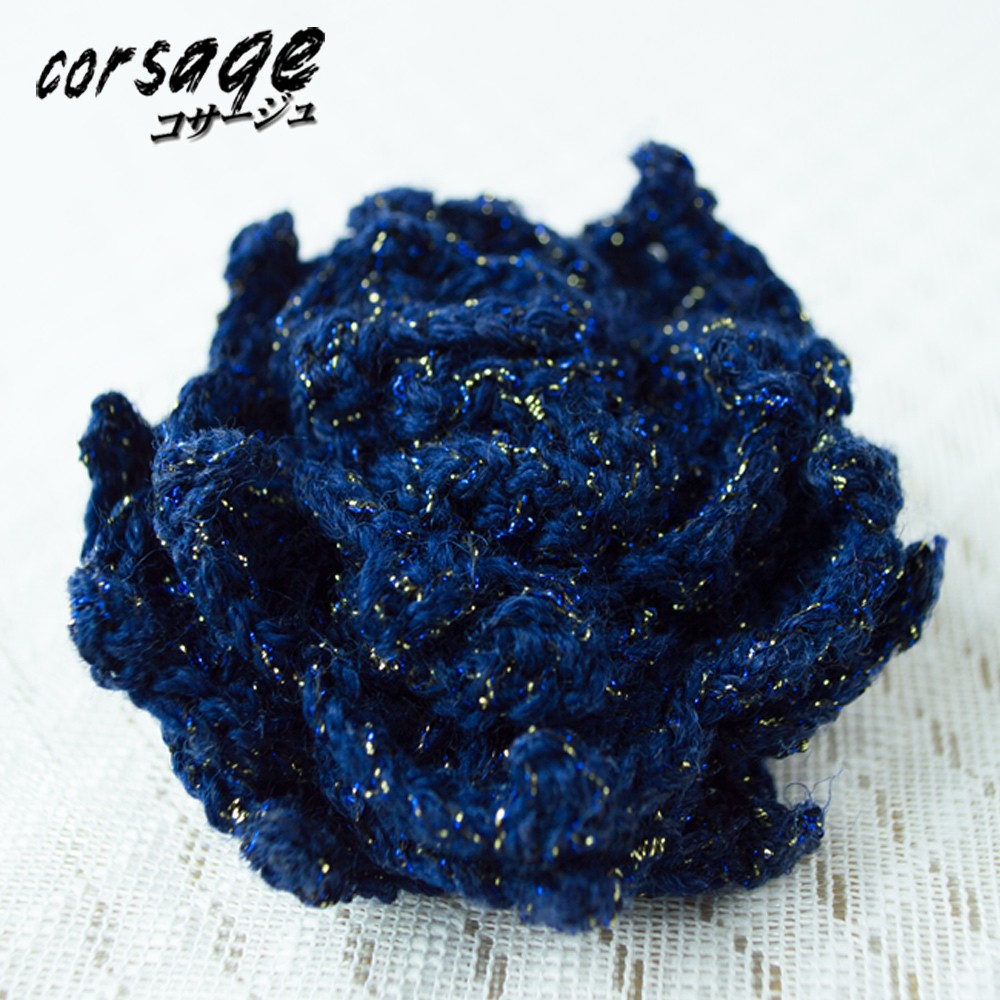スリーシーズンおしゃれに使えるラメ入りコサージュ