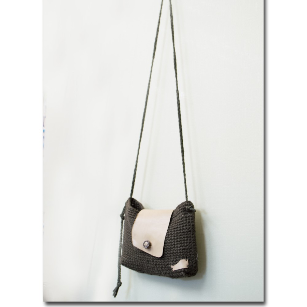 オールシーズン使える横掛けバッグ 手編み 麻素材