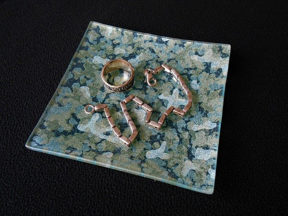 金彩工芸　金彩ガラストレイ（豆皿）　角形　「カモフラブルーグリーン」　 4枚目の画像