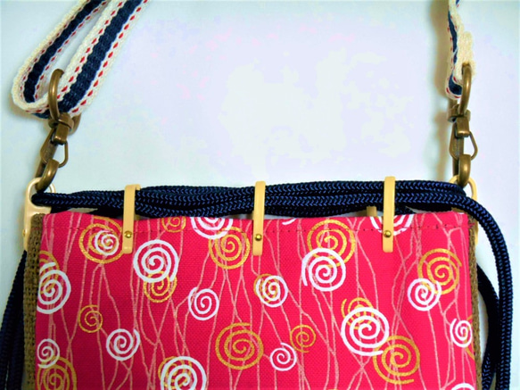 セール　金彩工芸　渦巻　金・胡粉・パール仕上げ　帆布赤ピンク色「ショルダー付き信玄袋」 10枚目の画像