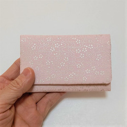金彩工芸　桜に流水　銀仕上げ　コットンオックス薄ピンク色地製　「名刺入れ・カードケース」 3枚目の画像
