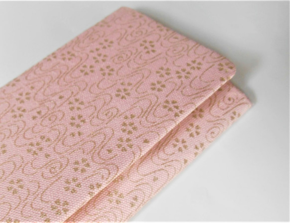 金彩工芸　桜に流水　銀仕上げ　コットンオックス薄ピンク色地製　「名刺入れ・カードケース」 4枚目の画像