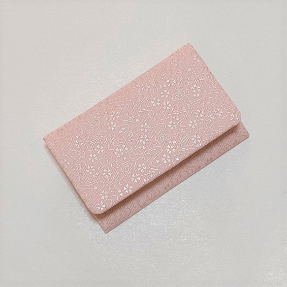 金彩工芸　桜に流水　銀仕上げ　コットンオックス薄ピンク色地製　「名刺入れ・カードケース」 5枚目の画像