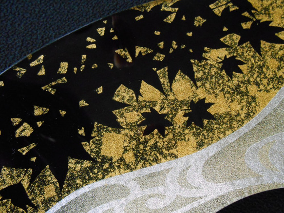 金彩工芸　金彩ガラス皿　扇形「紅葉に流水」　秋 7枚目の画像