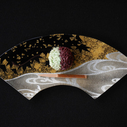 金彩工芸　金彩ガラス皿　扇形「紅葉に流水」　秋 10枚目の画像