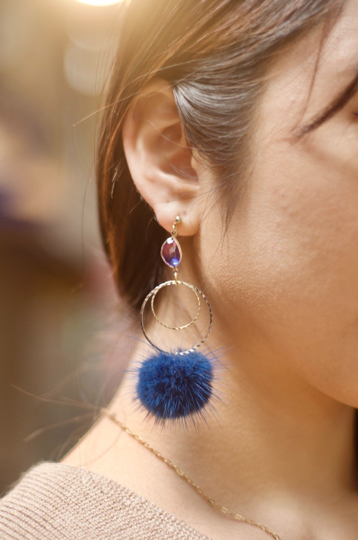 Diana－ダイアナ　（母の日等女性への贈り物にぴったりなメッセージ付きファーピアス）