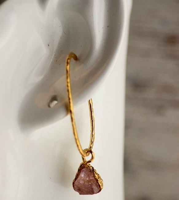 K18GP　モルガナイト原石のイヤーカフ　　片耳用 5枚目の画像