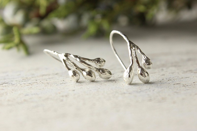 silver 薔薇の実　ピアス