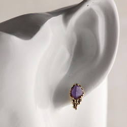 黃銅紫色磷灰石寶石的耳環卵石 第4張的照片