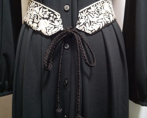 だーりん♡ 様マーレット　カシュクールラップワンピース　リボンベルト　花刺繍 だーりん♡ 様マーレット カシュクールラップワンピース リボンベルト