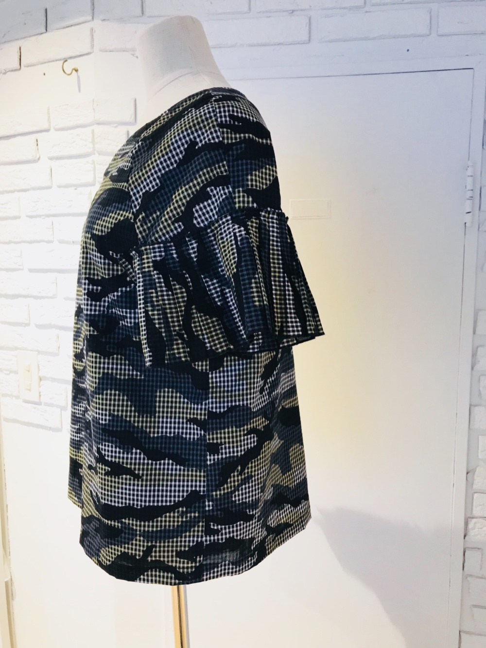 ★SALE!! カモフラージュ柄プリント ギンガムプリーツトップス 黒 （Ｓ） 4,640円