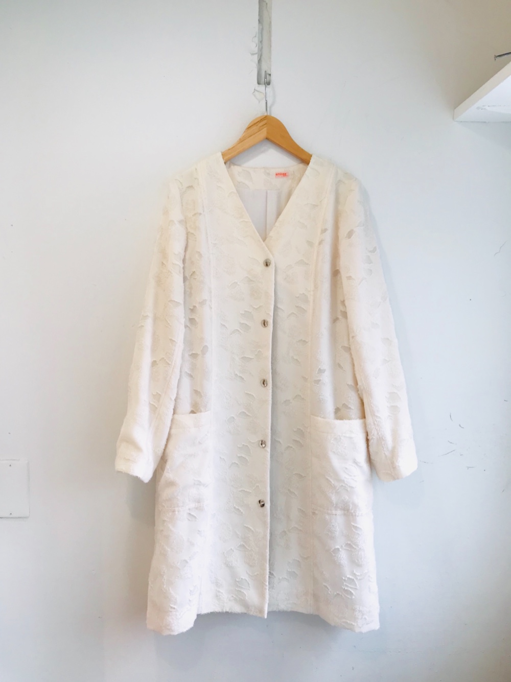 透けジャガードＶネックコート