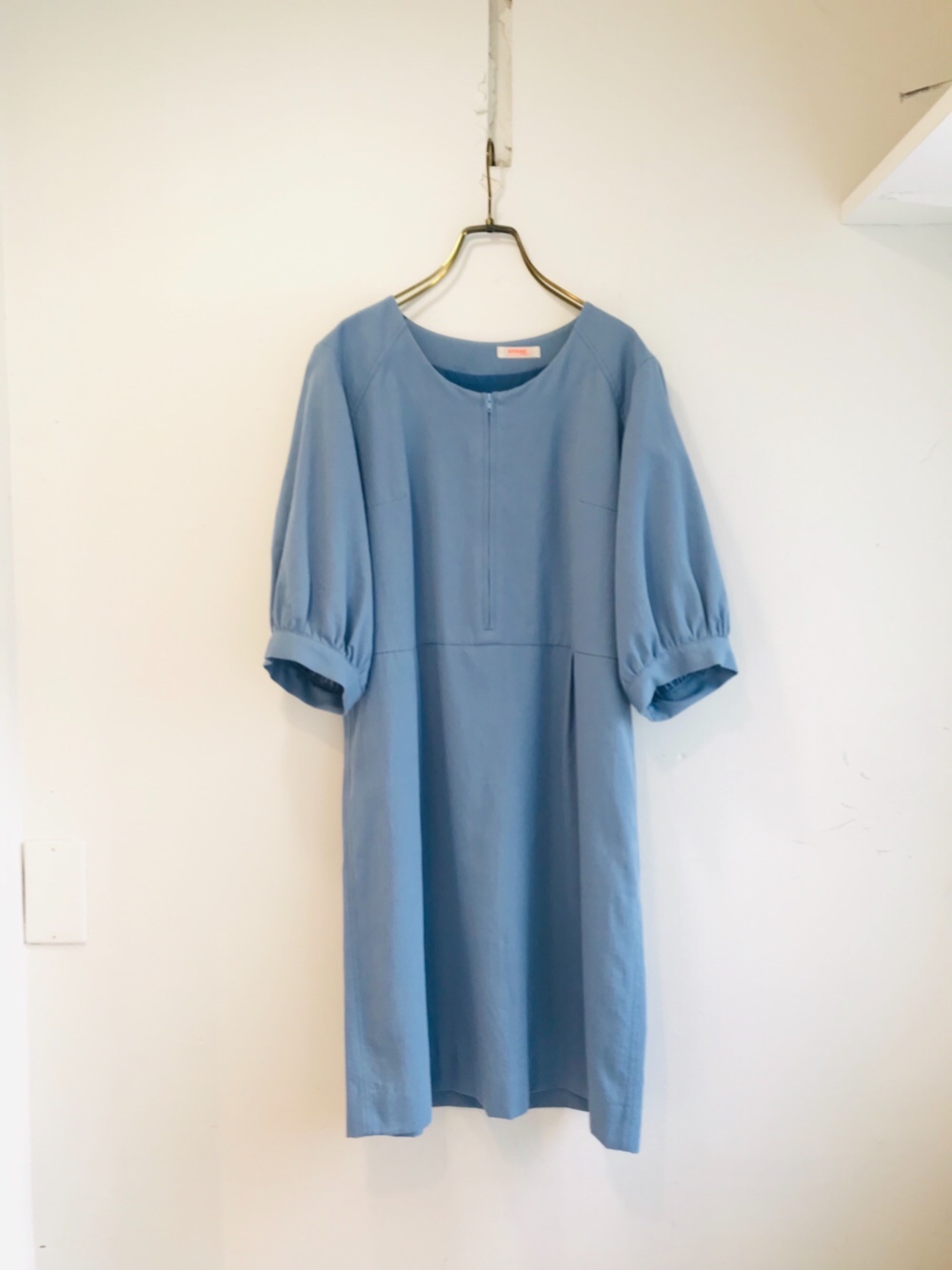 ★SALE！ボリューム袖前あきワンピース（Ｍ）