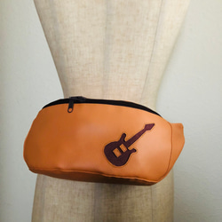 ギターのかたちの。ウエストandボディバッグ。フェイクレザー。エレキギターColor:オレンジ 3枚目の画像