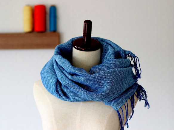 リネン×コットンの手織りストール(ブルー)ストール留めのオマケ付 1枚目の画像