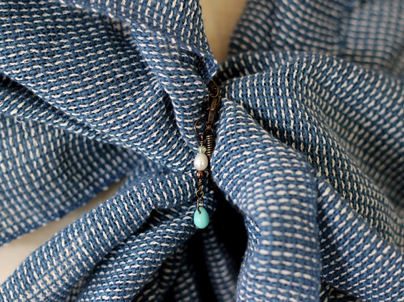 リネン×コットンの手織りストール (藍色)オマケ付 3枚目の画像