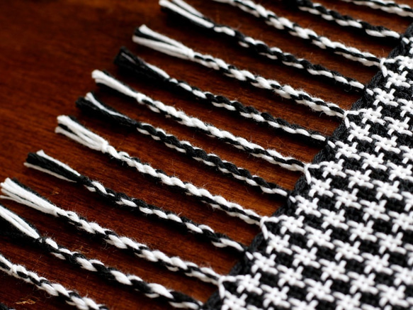 手織りコットンストール 3ｼｰｽﾞﾝﾁｸﾁｸしない 千鳥格子ﾌﾞﾗｯｸ&ﾎﾜｲﾄ 5枚目の画像