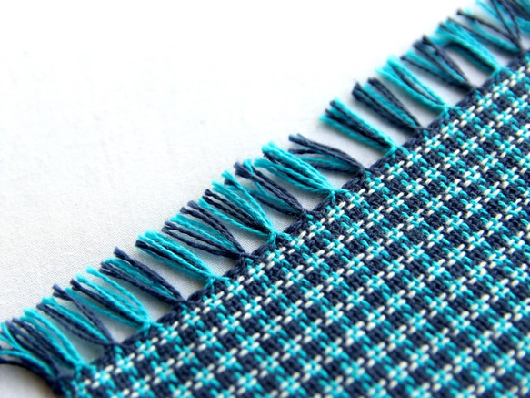 手織りのサマーストール コットン100% ﾁｸﾁｸしない (ﾈｲﾋﾞｰxﾀｰｺｲｽﾞxﾎﾜｲﾄ) 4枚目の画像