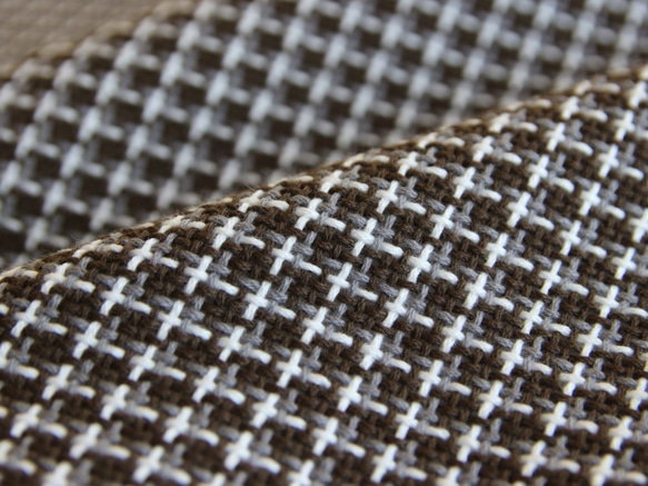 手織りコットン100％チクチクしない3シーズンストール ブラウンxグレーxホワイトのチェック柄 4枚目の画像