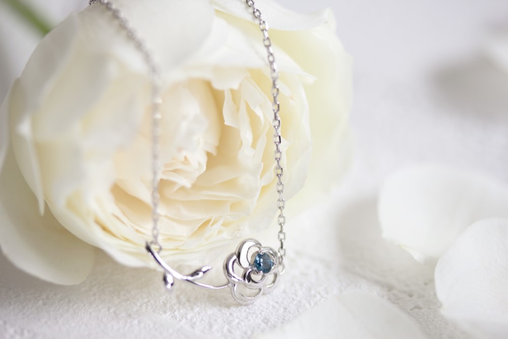 Blue Rose Pt トパーズ ネックレス