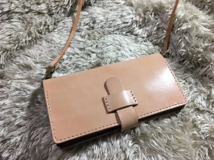 Xperia、iPhone13等 対応　ショルダーバッグsmart phon caseナチュラルプレミアム　各機種対応