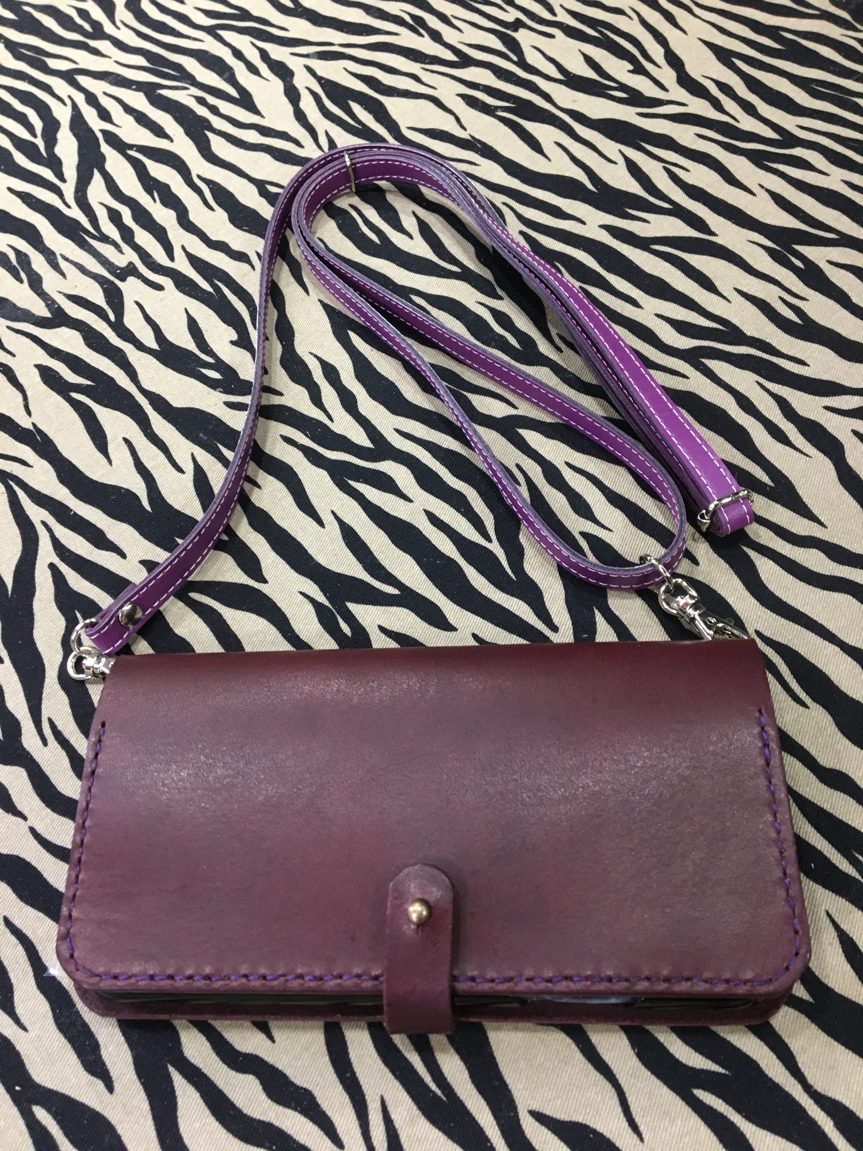 手帳型ショルダータイプのスマホケース　iPhone13、Android対応・ほとんど各機種対応可能　イタリアンレザー