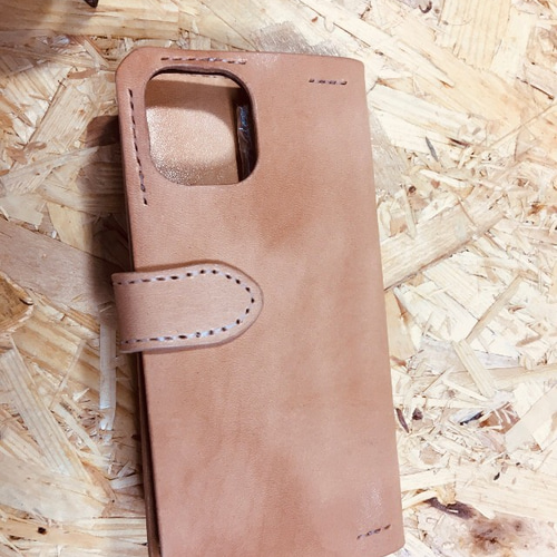 iPhoneシリーズ　コンチョ付き　高級 栃木レザーヌメ革　■手縫い製作 880d4c8754a7778c655fb160f59bf0