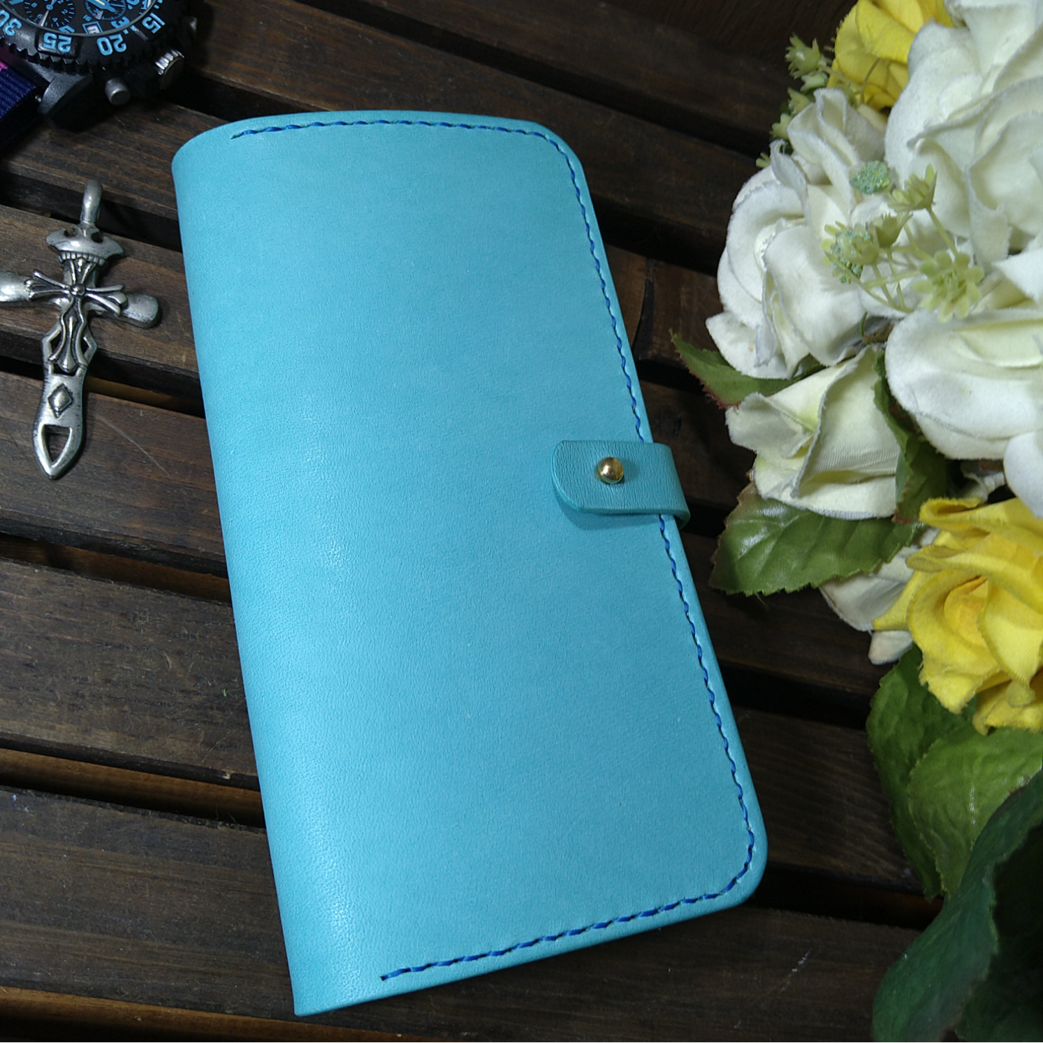 iPhone12、iPhone12ブ等対応　イタリア産イタリアンレザー　スカイブルーとブルー糸ステッチ　各機種対応