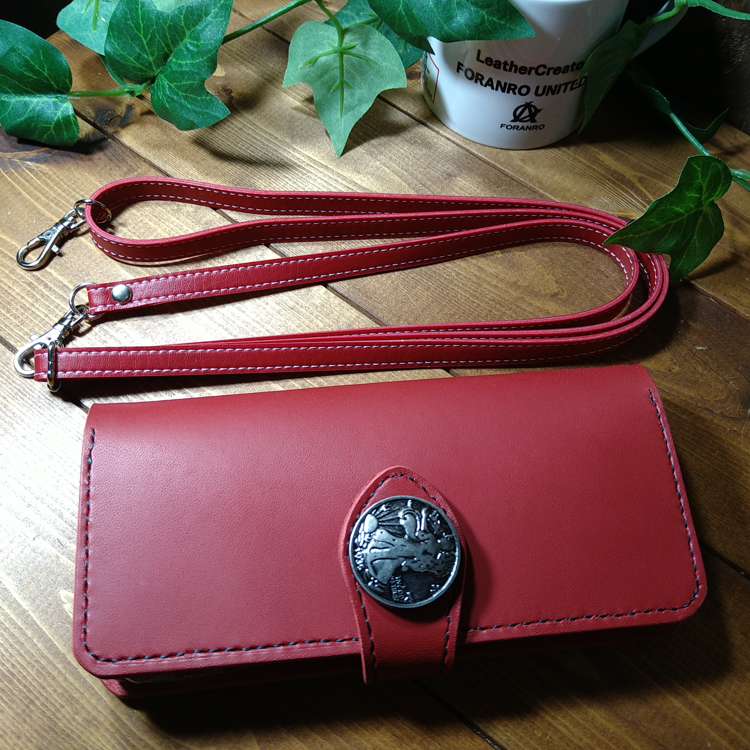 iPhone SE3〈第3世代〉、iPhone13シリー等 マグネット&コンチョ付き❄RED本革スマホケース　各機種対応