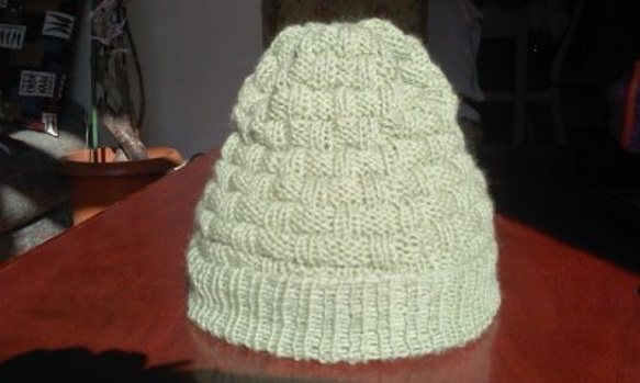 薄緑色の市松模様のニット帽子 2枚目の画像