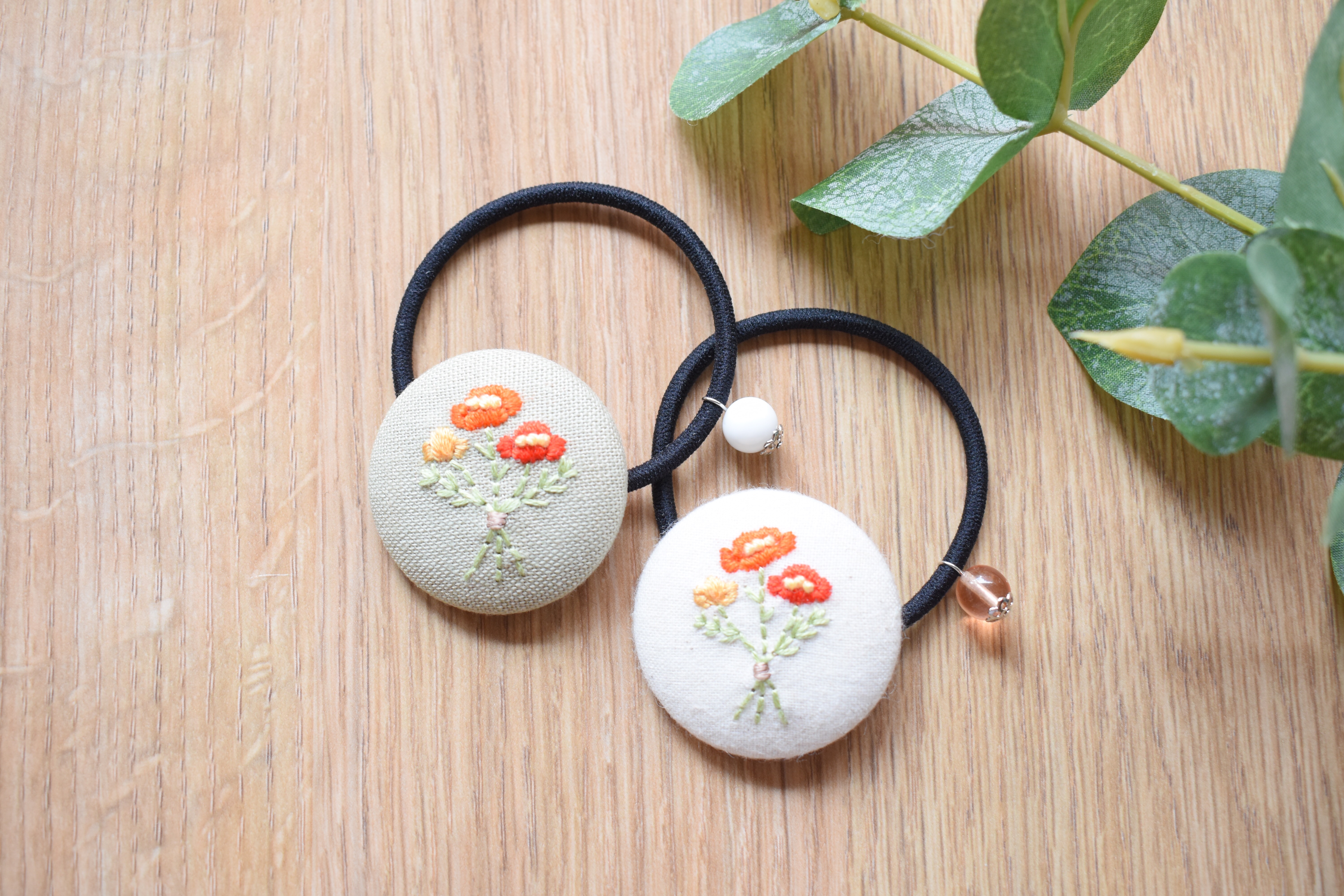 薔薇刺繍♡3.7センチくるみボタン☆ヘアゴム又はブローチ - メルカリ