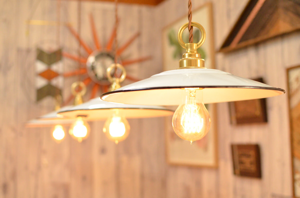 *くんちゃん* 琺瑯の美しい艶と真鍮を用いたペンダントライト 琺瑯の美しい艶と真鍮を用いたペンダントライト くんちゃん* 琺瑯の