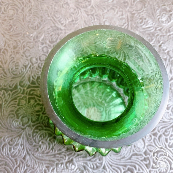 【送料込】＊緑のフラワーベース＊　花瓶 エメラルドグリーン 硝子 5枚目の画像