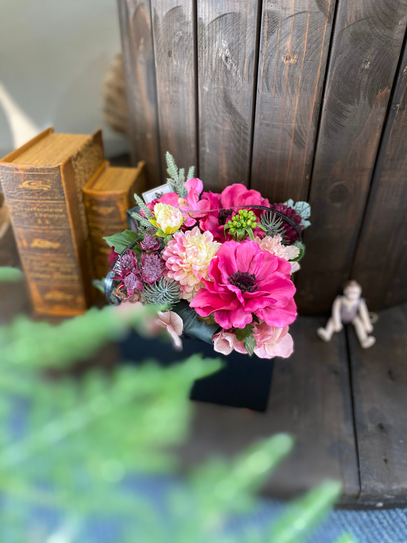 送料無料≉造花のアレンジBOX　ピンク　≉贈りものにも。ご自宅用にも素敵！ 2枚目の画像