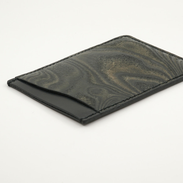 唯一無二 の 漉き模様革 伝統工芸 スキモレザー 本革 パスケース 縞模様 マーブル (ブラック) 3枚目の画像