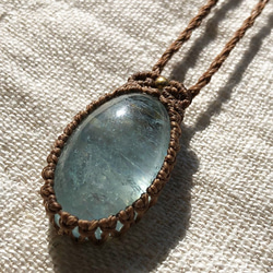 『天海』オーロラシラー入りアクアマリンとブラックアクアマリンのマクラメネックレス 天海』オーロラシラー入りアクアマリンとブラックアクアマリンの