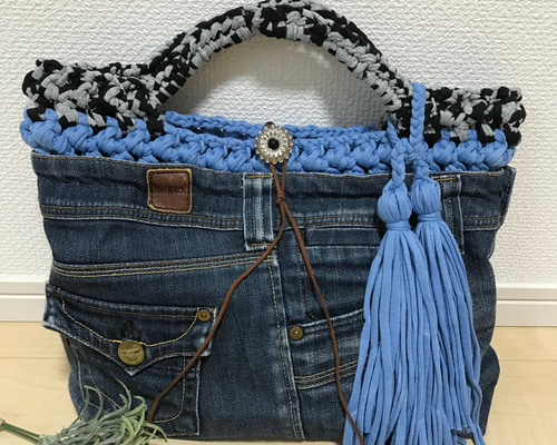 デニムリメイクバックS 縦じまフリンジ×クマ fufuchan.2022 さまのpostです⭐︎ 2023秋冬デザインのデニム