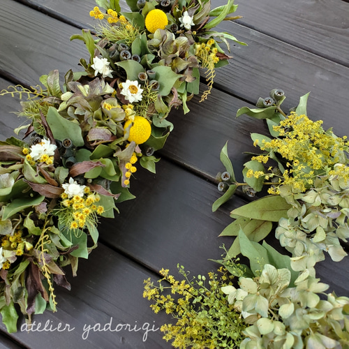 ミモザとクラスぺディアを紡いだシックな縦長ガーランド 