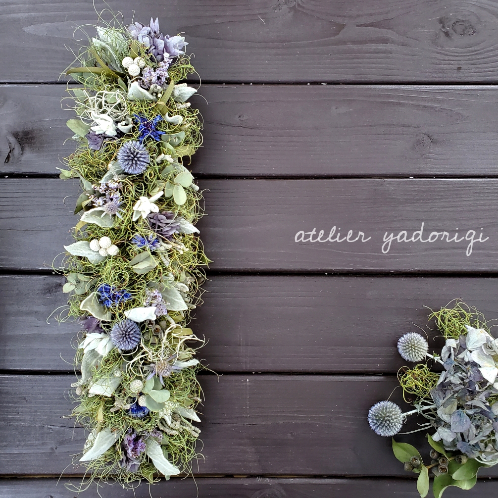 シルバーブルニアと2種類のユーカリを紡いだ縦長ガーランド''