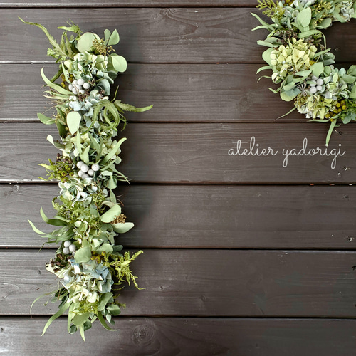 ユーカリ紫陽花ガーランド シルバーブルニアと2種類のユーカリを紡いだ縦長ガーランド'' リース