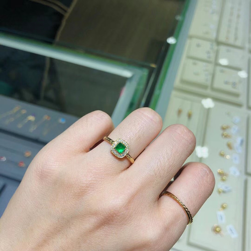 受注制作「優雅」K18YG 天然エメラルド 天然ダイヤモンド リング 春  