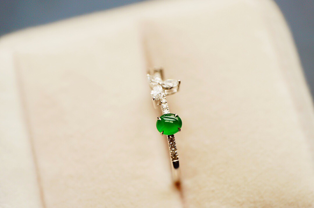 K18WG 天然　ダイヤモンド　翡翠/ヒスイ　ピアス　18金　上品 K18WG 天然ダイヤモンド翡翠/ヒスイピアス18金上品