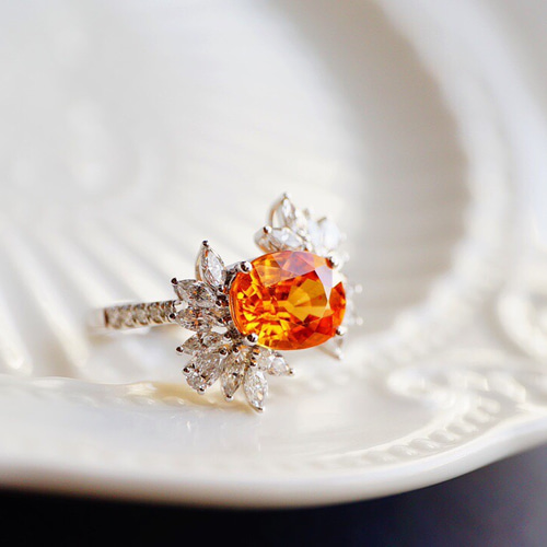 受注制作「冬の太陽」K18WG 天然オレンジガーネット 天然ダイヤモンド