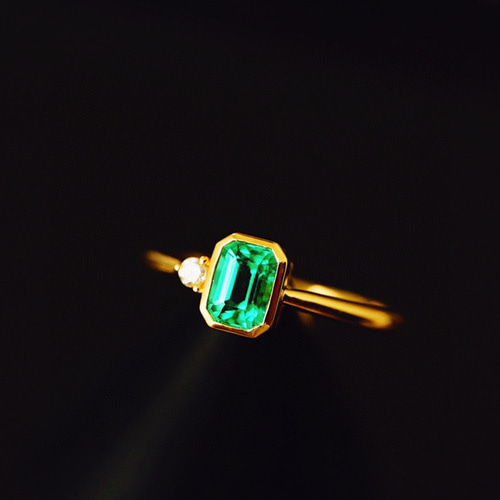 SIMPLE」K18 愛の成就 天然エメラルド 1粒ダイヤモンド 春 並び無い