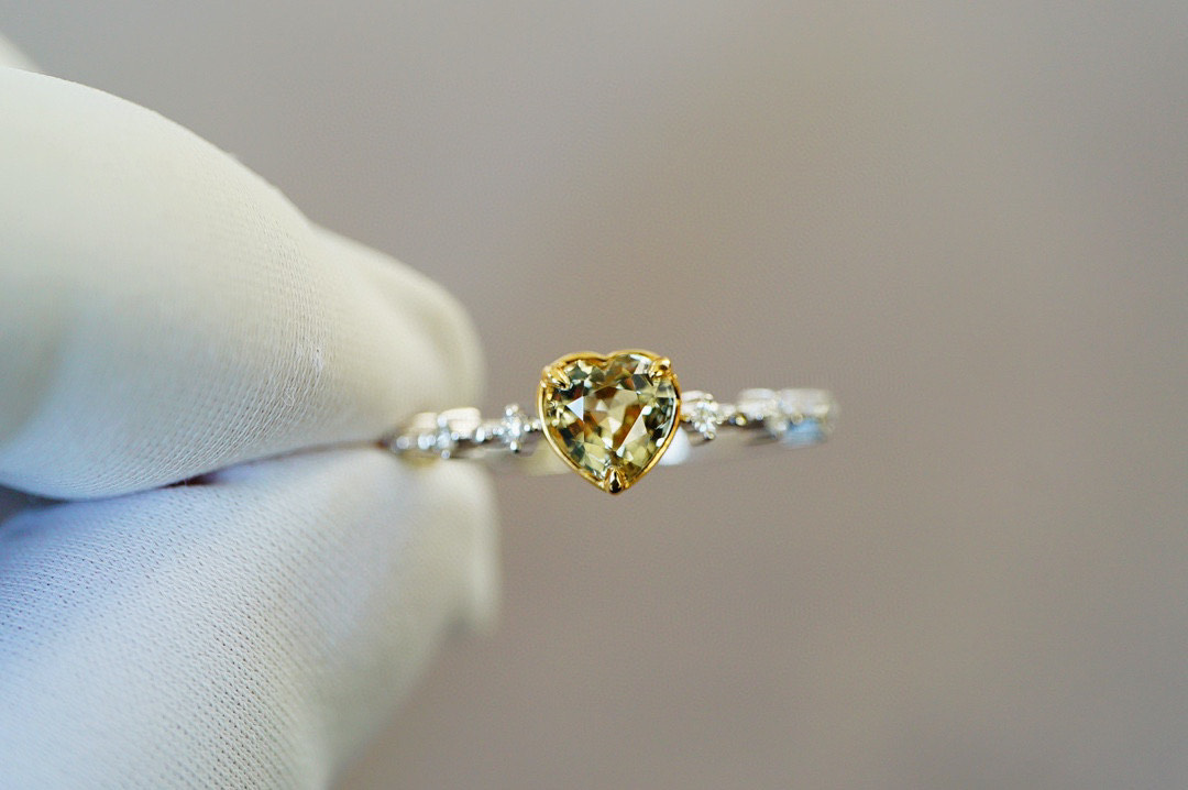 全日本送料無料 K18WG 天然イエローサファイア 天然ダイヤモンド