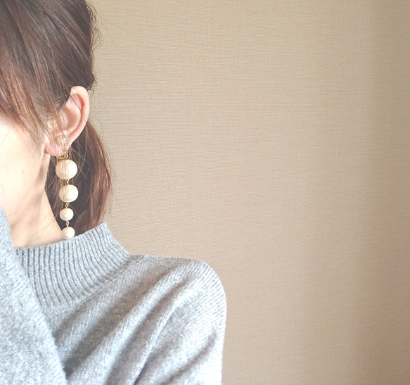 コットンパール5連ピアス/イヤリング［キスカ色使用］ ピアス（フープ