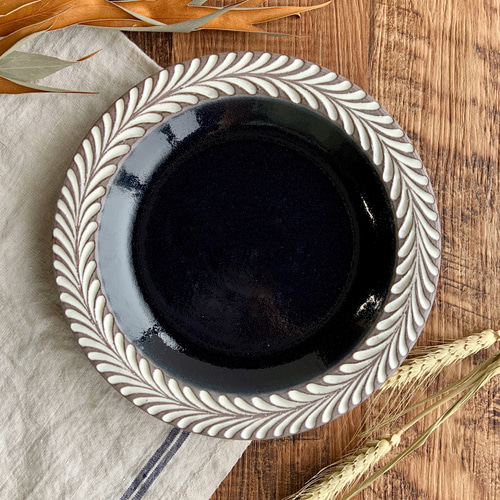 ロリエ リムプレート（皿） 大 ブラウン/ネイビー【手彫り】 中皿 you