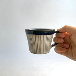 コーヒーカップ　紺　タテ塗分け 5枚目の画像