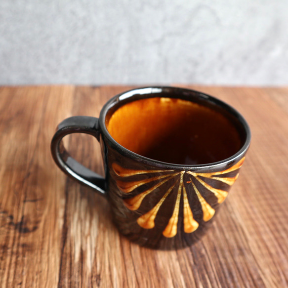 スリップウェア　コーヒーカップ　切立　ブラウンハナビ 3枚目の画像