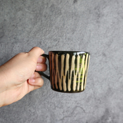 スリップウェア　コーヒーカップ　切立　ブラウンハナビ 4枚目の画像
